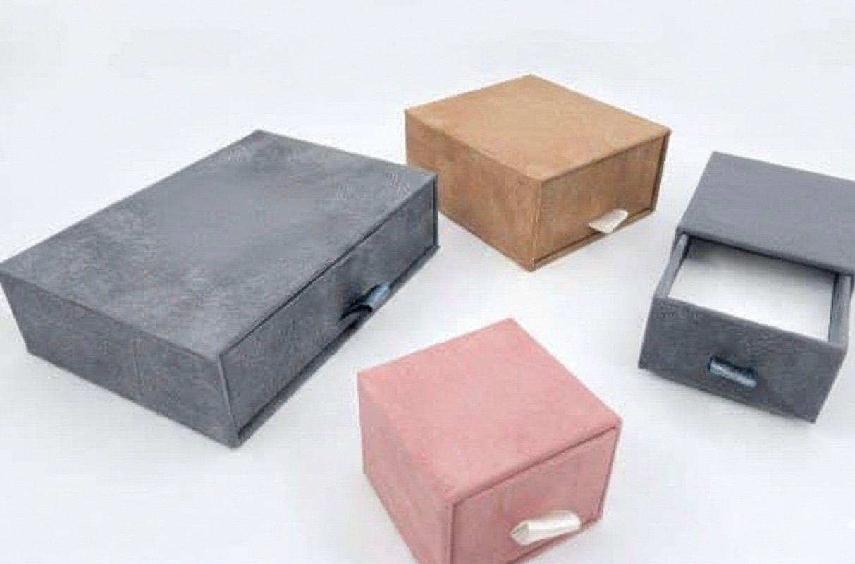 Velvet Lined Boxes View 2